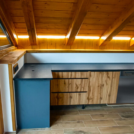 Pracovn&iacute; deska do kuchyně ze žuly Nero Assoluto Zimbabwe