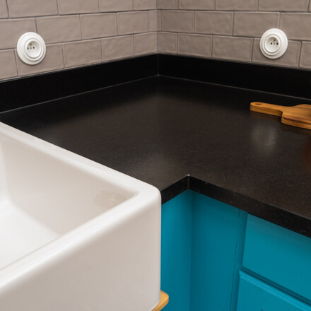 Kuchyňská pracovní deska ze žuly Nero Assoluto Zimbabwe (trattato) v povrchové úpravě satén