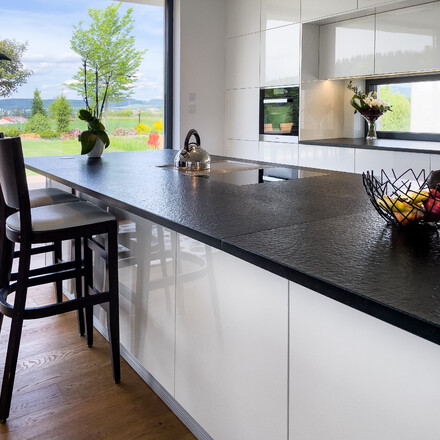 Kamenná kuchyňská deska z černé žuly Nero Assoluto Zimbabwe Kamenná kuchyňská deska z černé žuly Nero Assoluto Zimbabwe