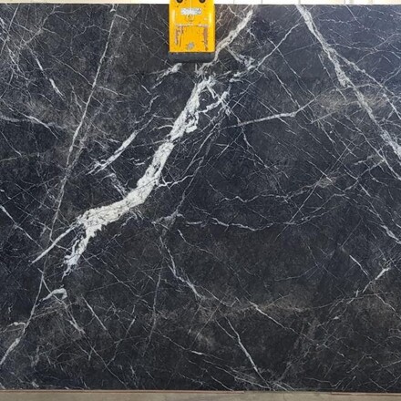 Přírodní kámen Grigio Carnico Dark. Zakázkové kamenictví TONE OF STONE.