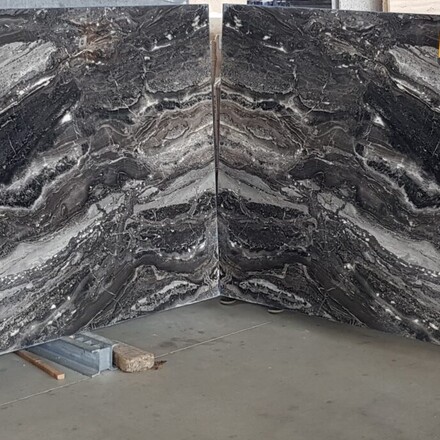 Arabescato Grigio - skladba desek do knihy, tzv. bookmatch