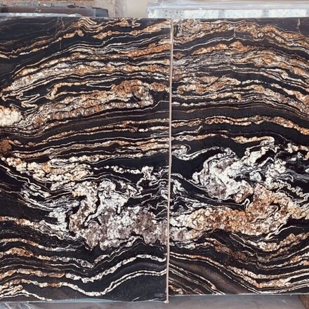 Bookmatch přírodního kamene Black Fusion. Zakázkové kamenictví TONE OF STONE.