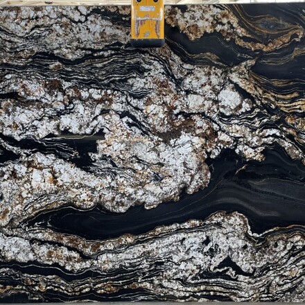 Deska přírodního kamene Black Fusion. Zakázkové kamenictví TONE OF STONE.