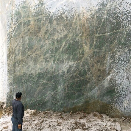 Těžba přírodního kamene - kvarcit JADORE, země původu Brazílie. Velkoformátové desky, kamenictví TONE OF STONE Těžba přírodního kamene - kvarcit JADORE, země původu Brazílie. Velkoformátové desky, kamenictví TONE OF STONE