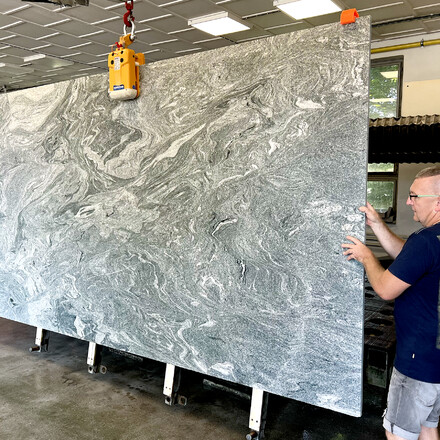 Jedinečn&aacute; Verde Marina. Zak&aacute;zkov&eacute; kamenictv&iacute; TONE OF STONE.