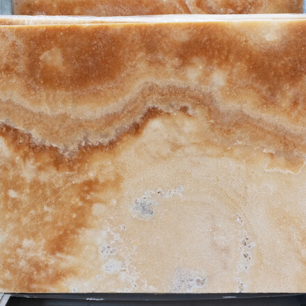 Přírodní kámen Onice Honey. Kamenictví TONE OF STONE.