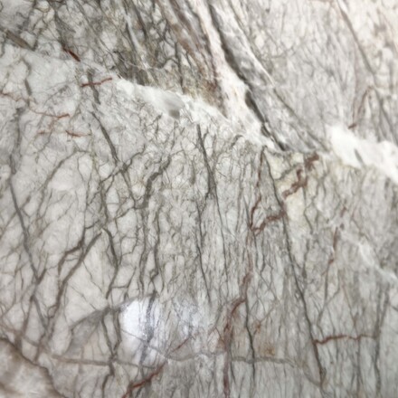 Mramorová kresba přírodního kamene Fior di Pesco. Zakázkové kamenictví TONE OF STONE