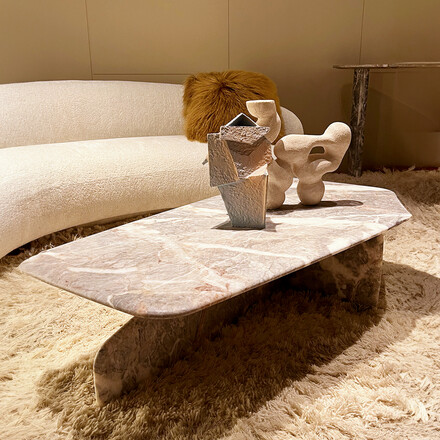 Kamenn&yacute; konferenčn&iacute; stůl z mramoru Fior di Pesco