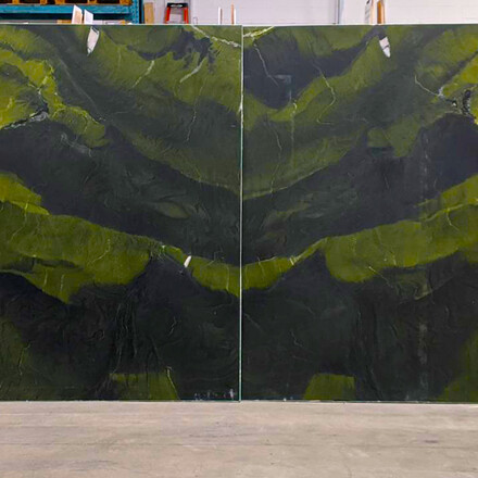 Přírodní kámen Avocatus vhodný pro obklad stěny s technikou bookmatch. Přírodní kámen Avocatus vhodný pro obklad stěny s technikou bookmatch.