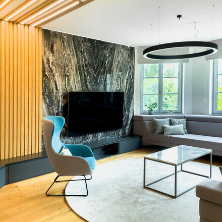 Interi&eacute;r s využit&iacute;m př&iacute;rodn&iacute;ho kamene na m&iacute;ru. Zak&aacute;zkov&eacute; kamenictv&iacute; TONE OF STONE.