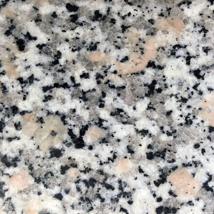 Žulov&aacute; deska Rosa Beta. Zak&aacute;zkov&eacute; kamenictv&iacute; TONE OF STONE.