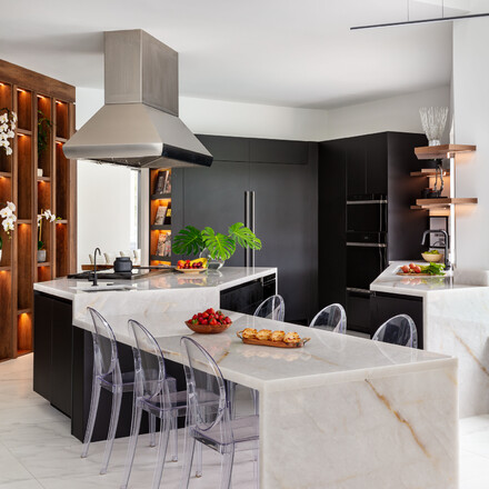 Inspirace - kvarcit Diamond White. Zakázkové kamenictví TONE OF STONE