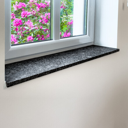 Realizace parapetu z přírodní žuly Steel grey. Zakázková výroba TONE OF STONE.