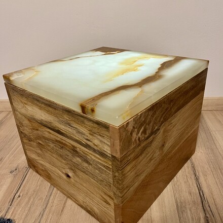 Onyxový stůl z kamene Onice Verde