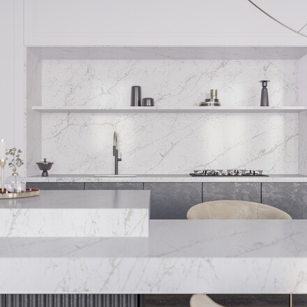 Pracovní deska z umělého kamene Technistone Calacatta Olympos v bílé barvě s jemným žilkováním