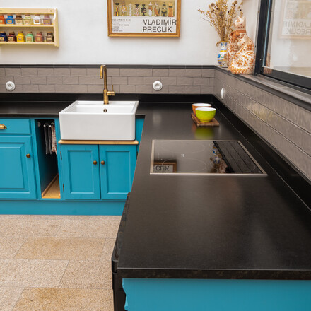 Kuchyňské pracovní deska z černé žuly Nero Assoluto Zimbabwe