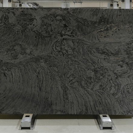 Kvarcit Double Grey je vhodný pro kuchyňské desky, kamenné parapety, stolové desky, koupelnové desky, kamenné obklady stěn apod.