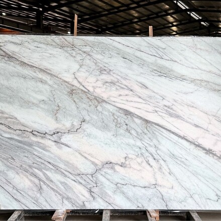 Mramorová deska Aurora Borealis s žilkováním a jemnými zelenými tóny