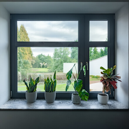 Parapety z přírodního kamene Viscount White. Parapety z přírodního kamene Viscount White.