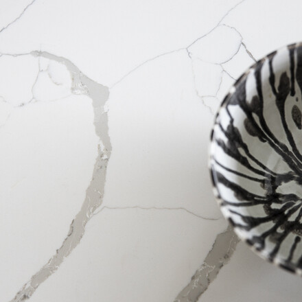 Kuchyňská pracovní deska Crystal Calacatta Silva značky Technistone