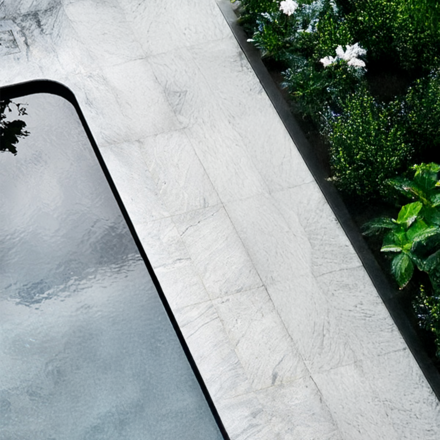 Inspirujte se - obložen&iacute; baz&eacute;nu př&iacute;rodn&iacute; žulou Viscount White.