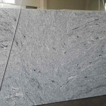 Deska př&iacute;rodn&iacute;ho kamene Viscount White - skladem v kamenictv&iacute; TONE OF STONE.