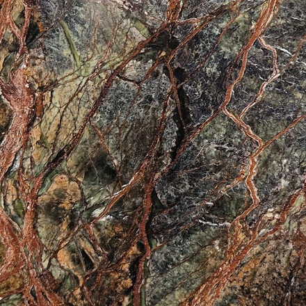 Detail kresby mramoru Rain Forest Green. Zak&aacute;zkov&eacute; kamenictv&iacute; TONE OF STONE. 