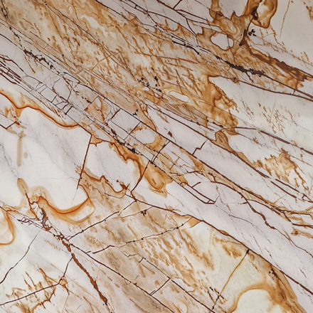 Kamenná deska Roma Imperiale s leštěným povrchem.