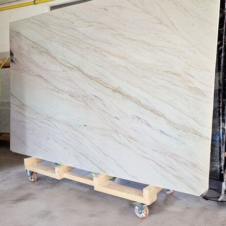 Kvarcit Sky Gold – poslední dostupná deska