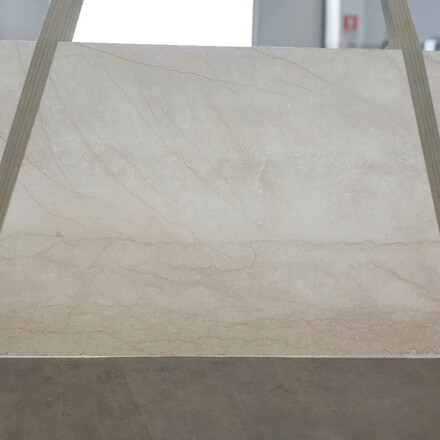 Krémová deska z přírodního mramoru Botticino Classico