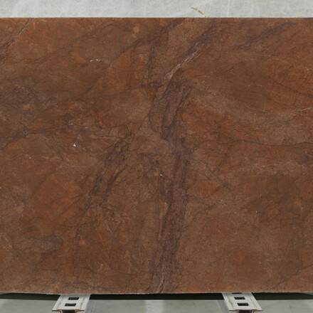 Žulová deska Brown Chcolate je charakteristická svými zemitými hnědými tóny