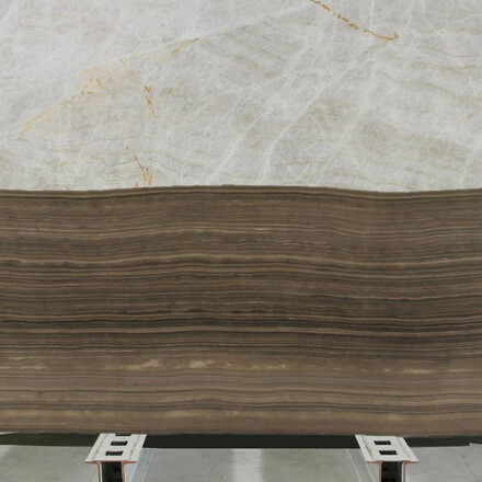 Mramor Eramosa Grecale Brown se svými hnědými zemitými tóny a typickým žilkováním je ideální volbou pro moderní interiéry i komerční prostory