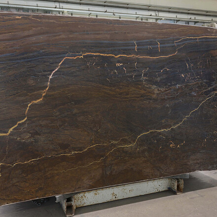 Kvarcitová deska Bronzite se zemitými tóny