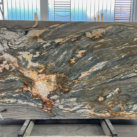 Př&iacute;rodn&iacute; kvarcit Santorini s luxusn&iacute;m žilkov&aacute;n&iacute;m modro zlat&yacute;m 