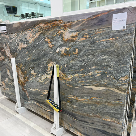 Př&iacute;rodn&iacute; kvarcitov&aacute; deska Santorini je ide&aacute;ln&iacute; pro kuchyňsk&eacute; desky, koupelnov&eacute; desky, obklady stěn i obklady krbů a mnoho dal&scaron;&iacute;ch využit&iacute; v luxusn&iacute;ch interi&eacute;rech