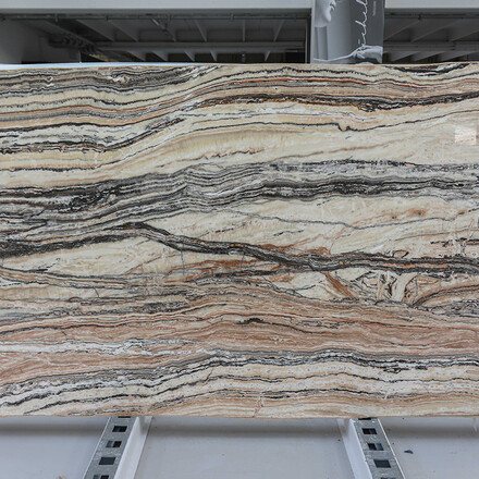 Kamenná deska Traverto Jurassico v zemitých tónech