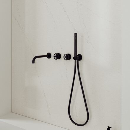 Sprchový kout s kamenným obkladem z umělého kamene Technistone Mistral White