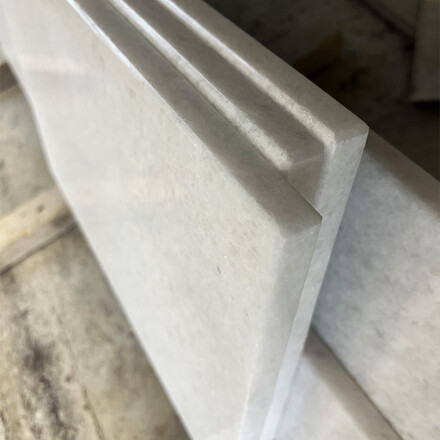 Kamenné parapety z bílého mramoru White Salt
