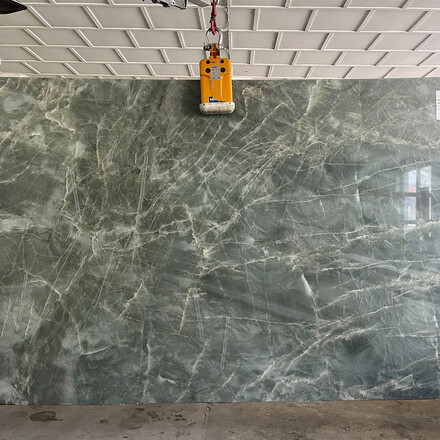 Zelená kvarcitová deska přírodního kamene Jadore pro realizaci kuchyňské desky