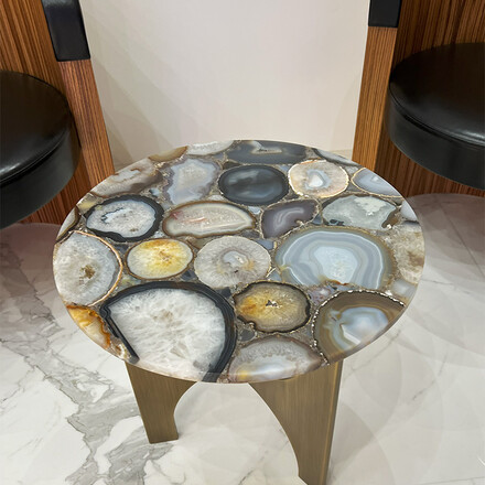 Kamenný konferenční stolek s deskou z achátu