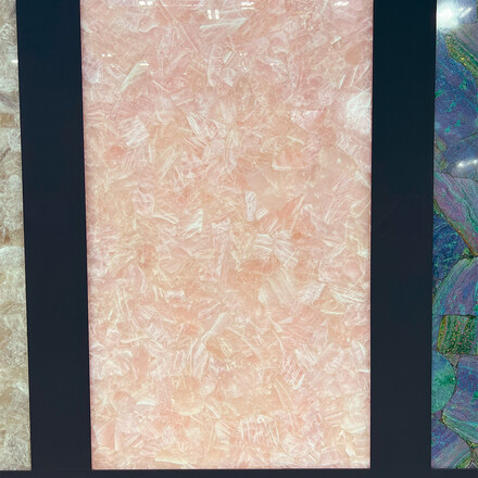 Růžová deska křemenného polodrahokamu