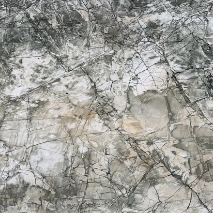 Deska přírodního kamene Acquabella Verde v šedých odstínech s elegantní kresbou a žilkováním Deska přírodního kamene Acquabella Verde v šedých odstínech s elegantní kresbou a žilkováním