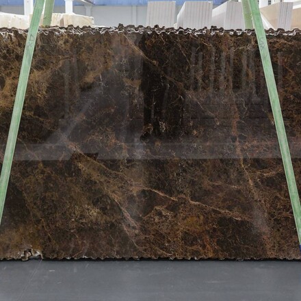 Hnědá kamenná deska mramoru Emperador Brown s lesklým povrchem 