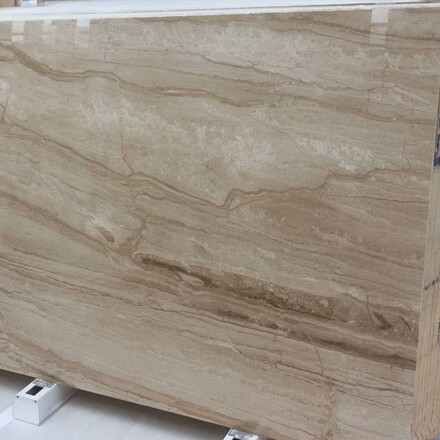 Kamenná deska béžového mramoru Daino s leštěnou povrchovou úpravou