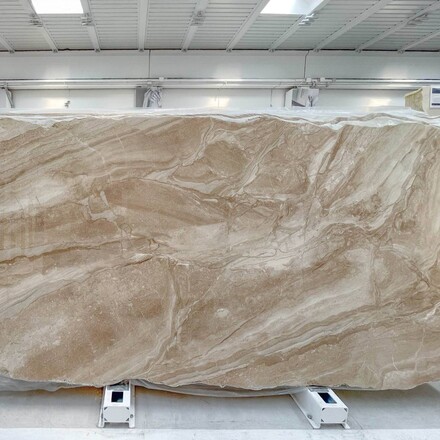Deska z přírodního mramoru Daino v béžových odstínech s jemnou kresbou