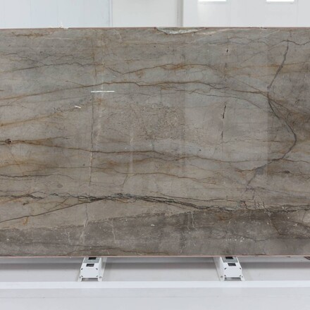 Přírodní kámen Harmony grey je mramor v zemitých odstínech šedé a hnědé