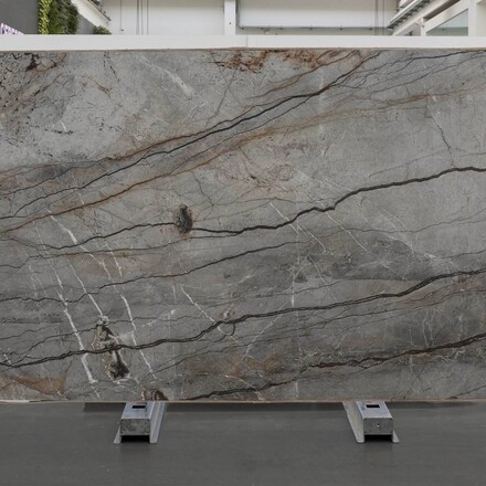 Kamenná deska z šedého mramoru Harmony Grey s výraznou kresbou