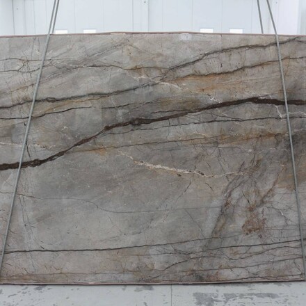 Mramorová deska Harmony grey v šedých a dalších zemitých tónech s výraznou kresbou