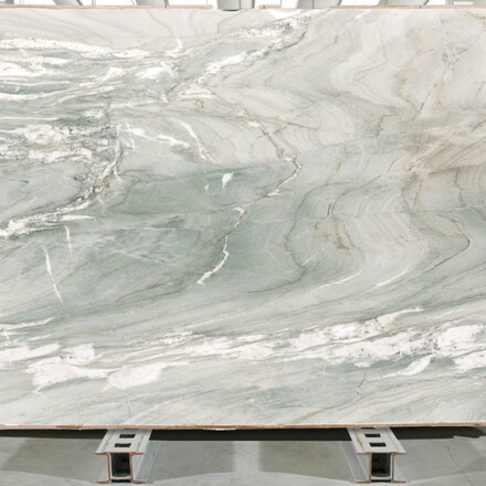 Zelená kvarcitová deska přírodníhokamene Tiffany v leštěné povrchové úpravě Zelená kvarcitová deska přírodníhokamene Tiffany v leštěné povrchové úpravě