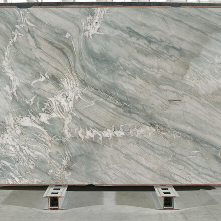 Světle zelený přírodní kámen kvarcit Tiffany je ideální pro kuchyňské desky nebo velkoformátové obklady technikou bookmatch Světle zelený přírodní kámen kvarcit Tiffany je ideální pro kuchyňské desky nebo velkoformátové obklady technikou bookmatch